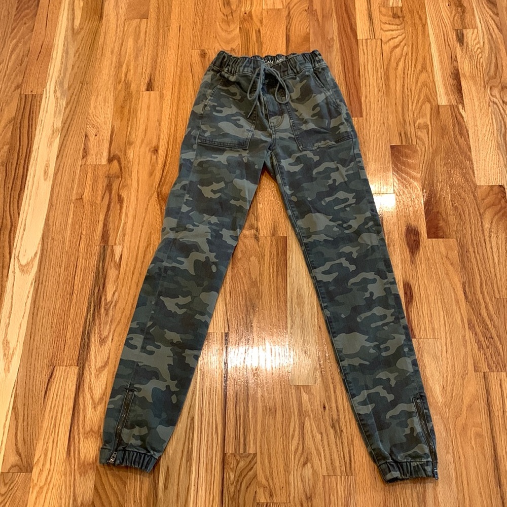 American Eagle camo pants